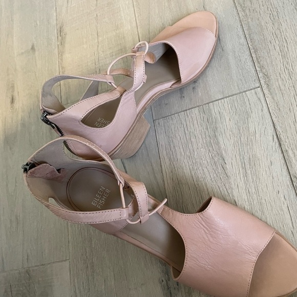 Eileen Fisher Doe Sandal In Blush Tumbled Nubuck Leather - Picture 15 of 16